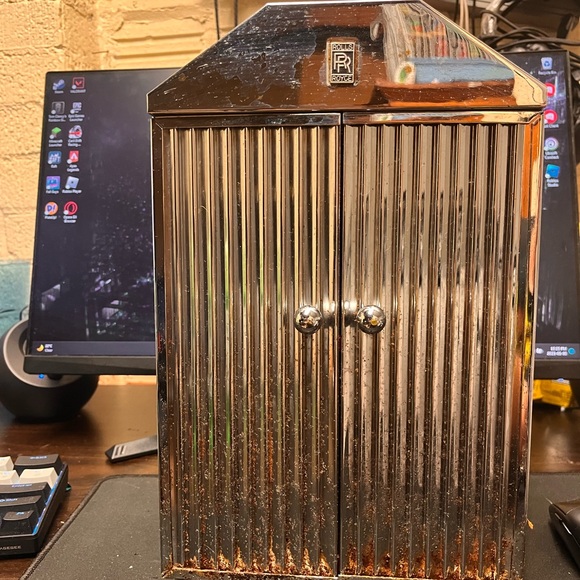Old vintage rolls Royce liquor cabinet - Picture 4 of 5